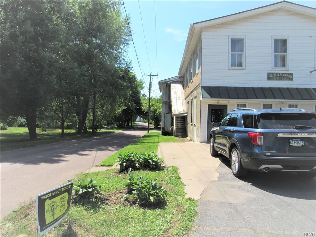 206 W 3rd St, Mount Carmel, PA 17851
